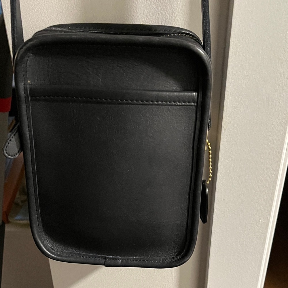 Yummy RARE 9973 Vintage Coach Black Leather Unisex Messenger Crossbody. Thanks 🫶